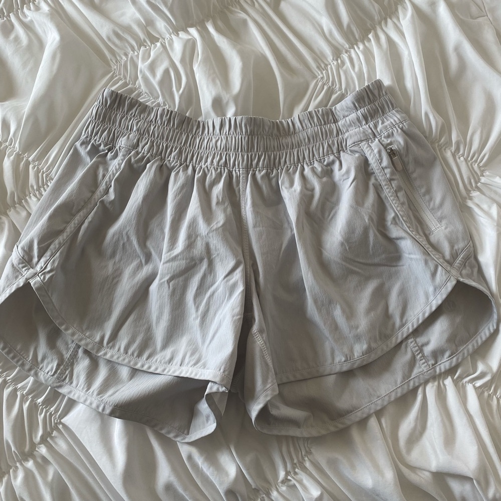 lululemon tracker shorts - white